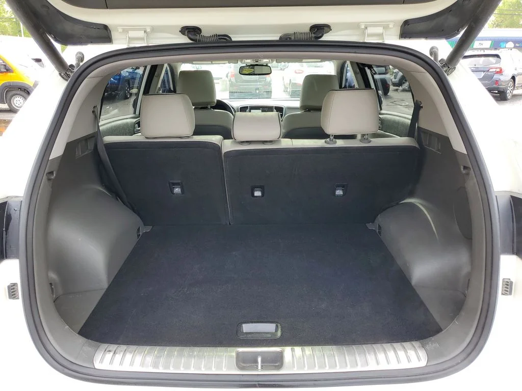 Used 2018 White Kia SX image 8