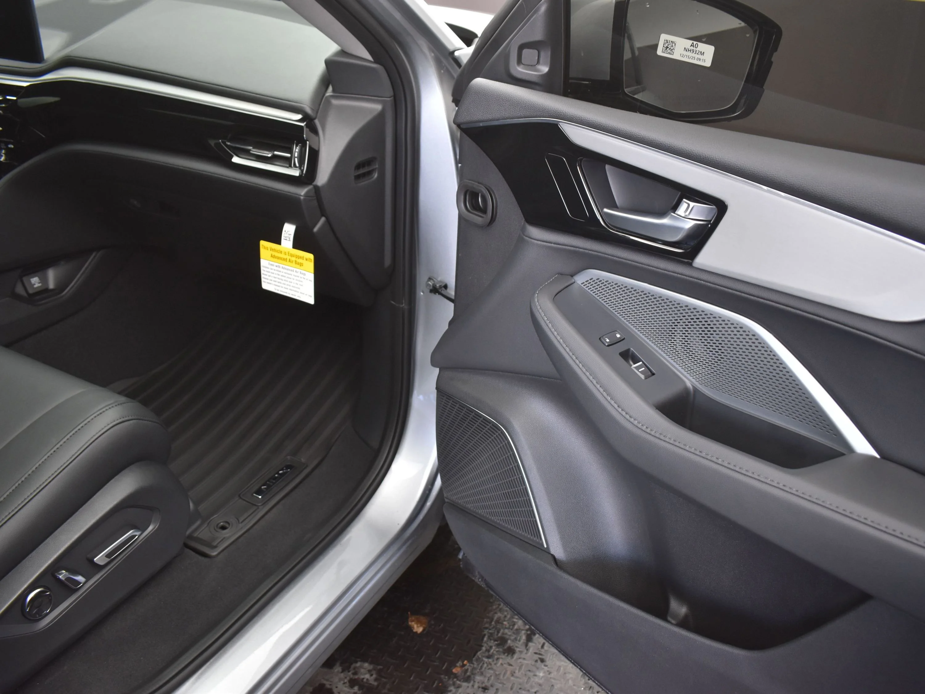 New 2026 Solar Silver Metallic Acura 4MDX image 30