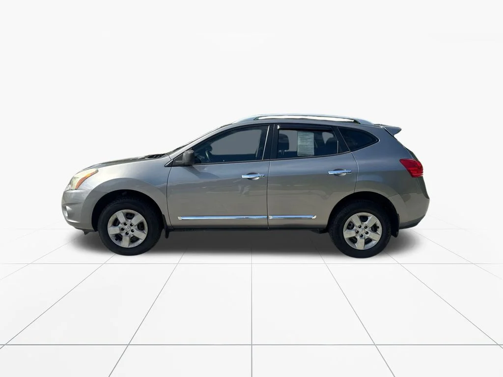 Used 2014 Platinum Graphite Nissan S image 4