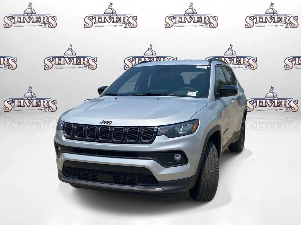 New 2026 Silver Zynith Metallic Clearcoat Jeep Latitude Altitude image 3