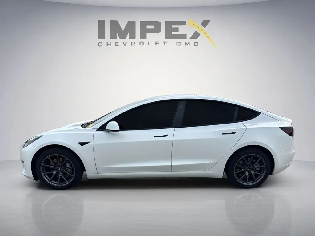 Used 2023  Tesla  image 2