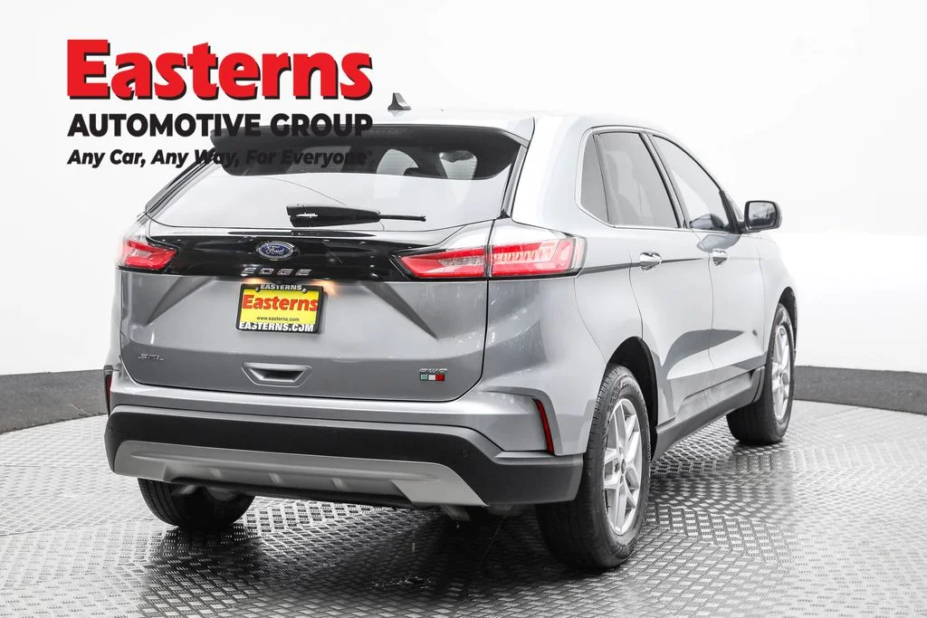 Used 2023 Silver Ford SEL image 5