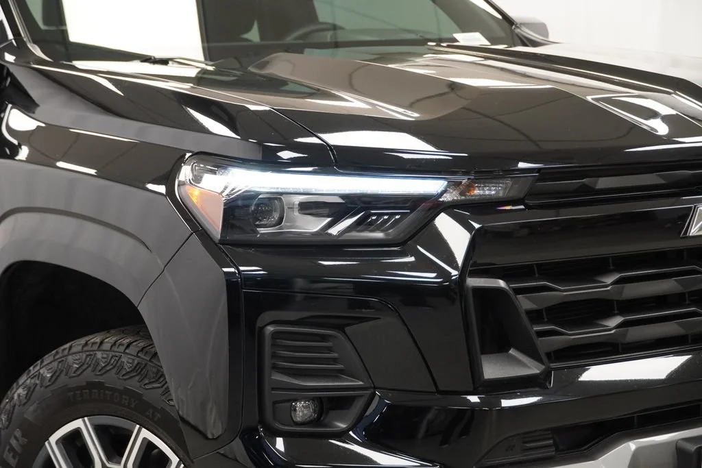 Used 2024 Black Chevrolet Z71 image 31