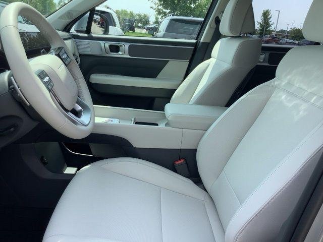 New 2027 Silver Hyundai SE image 17