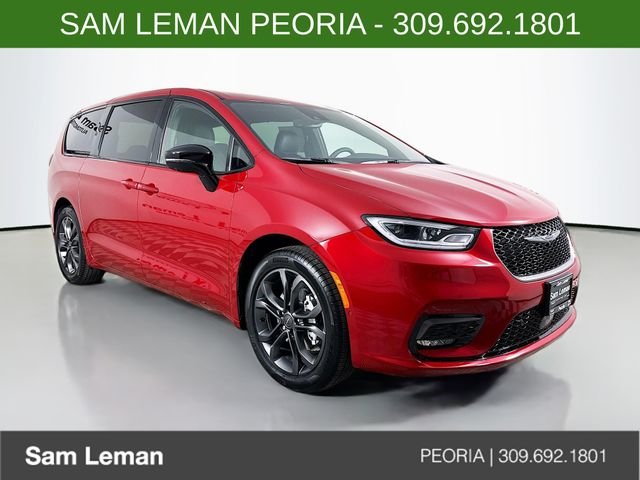 2026 Chrysler Pacifica Select's photo
