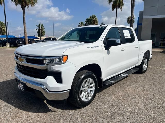 Used 2025 Summit White Chevrolet LT image 3