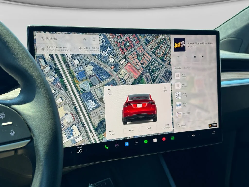 Used 2023  Tesla Base image 13