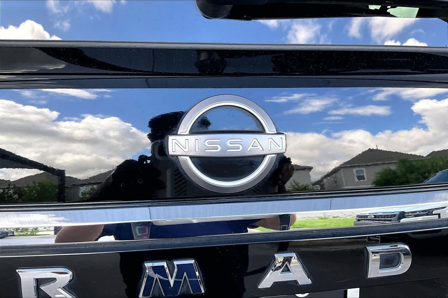 Used 2024 Super Black Nissan SL image 31