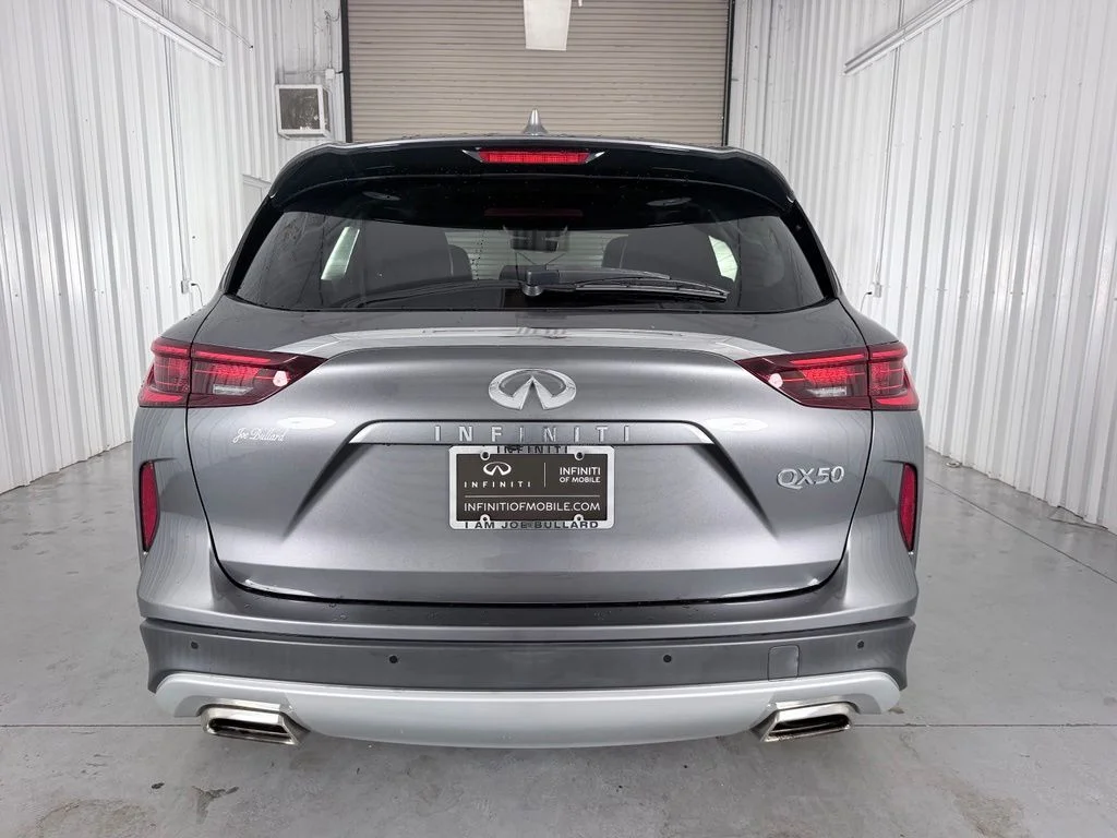 Used 2023 Gray INFINITI LUXE image 6
