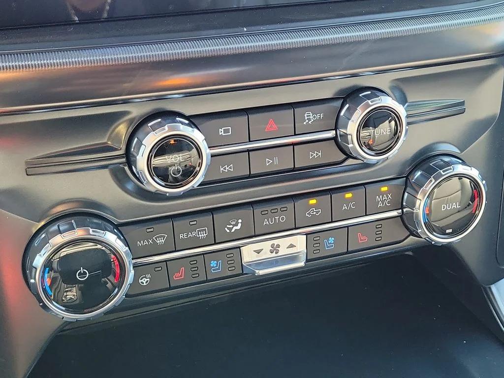 New 2026 Iconic Silver Metallic Ford Lariat® image 23