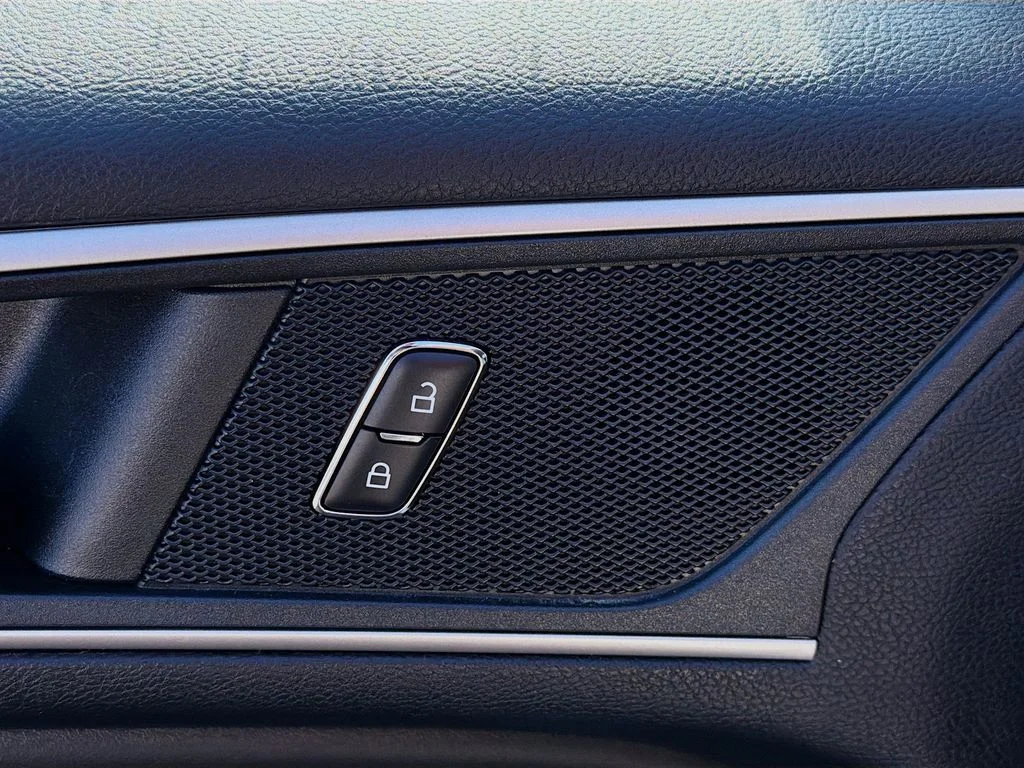 Used 2022 White Ford SEL image 22