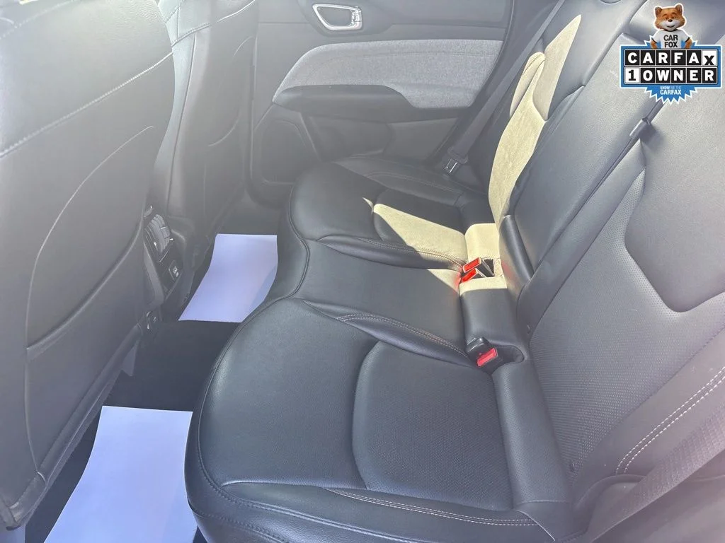 Used 2022 Silver Jeep Latitude Lux image 27