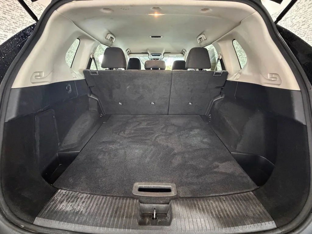 Used 2021 Super Black Nissan SV image 10