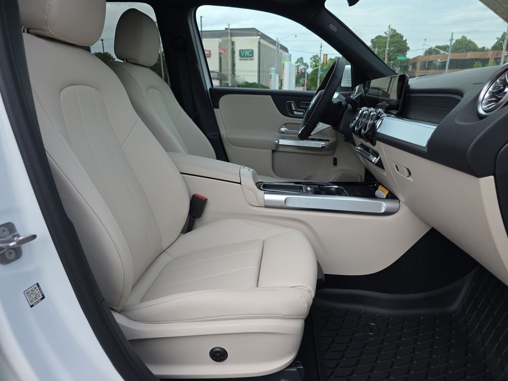 New 2026 White Mercedes-Benz GLB 250 image 17