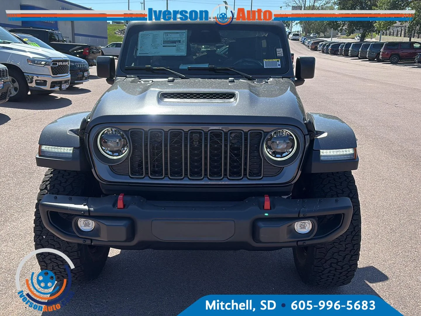 New 2027 Granite Crystal Metallic Clearcoat Jeep Rubicon X image 12