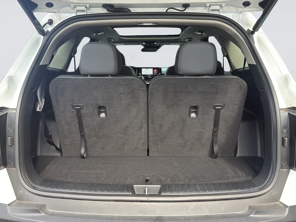 Used 2023 White Kia X-Line EX image 31