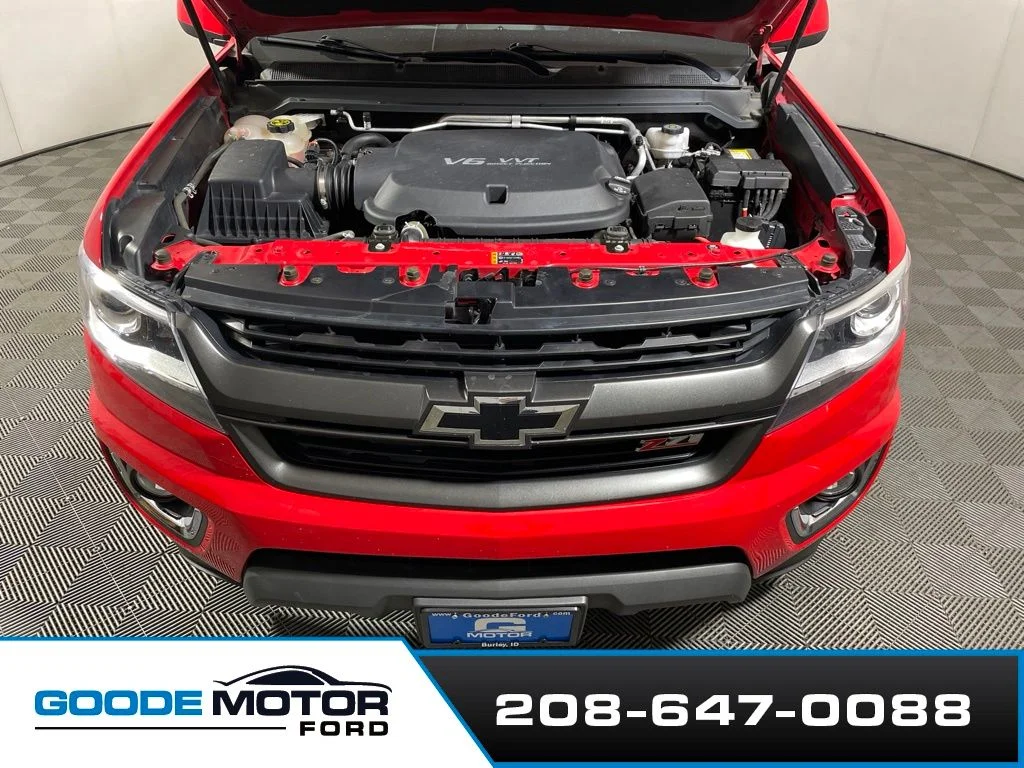 Used 2018 Red Chevrolet Z71 image 26