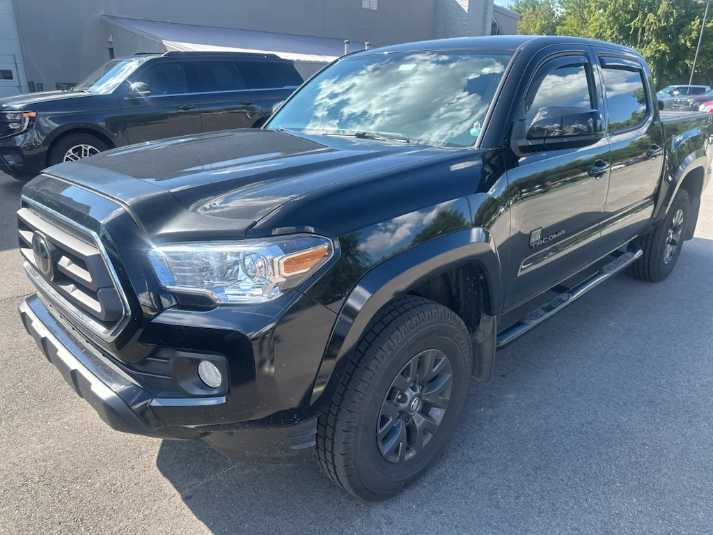 Used 2022 Midnight Black Metallic Toyota SR5 image 2
