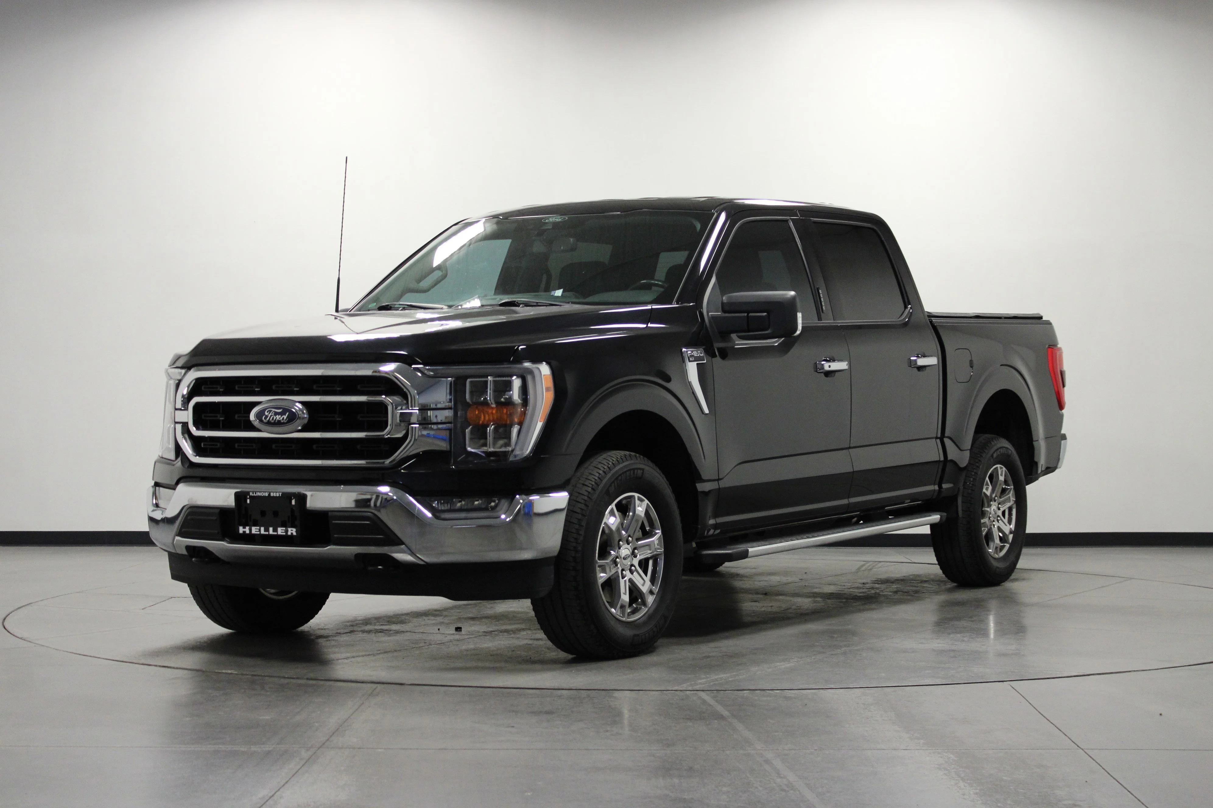 Used 2022 Agate Black Metallic Ford XLT image 8