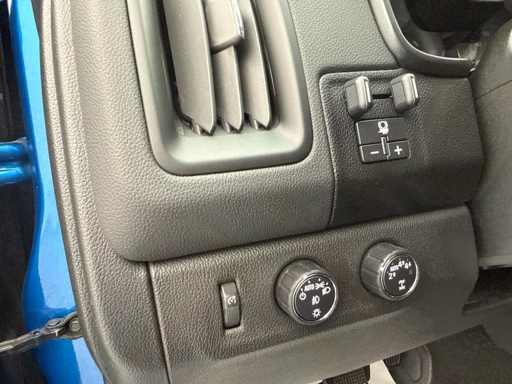 Used 2021 Bright Blue Metallic Chevrolet LT image 17
