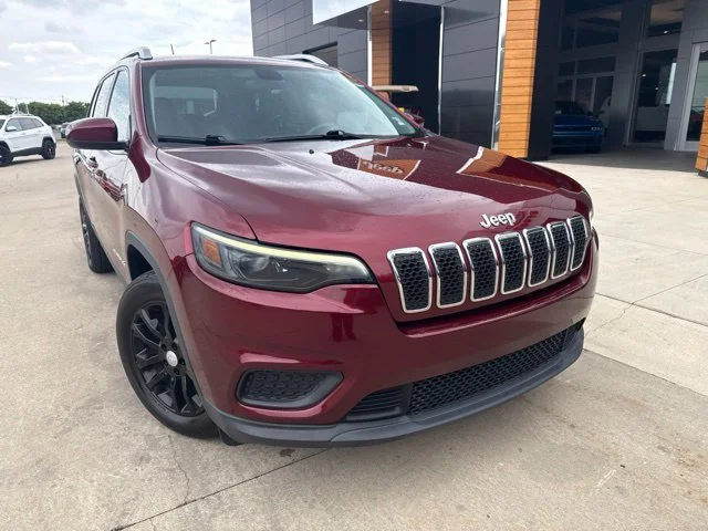 Used 2020 Red Jeep Latitude image 2