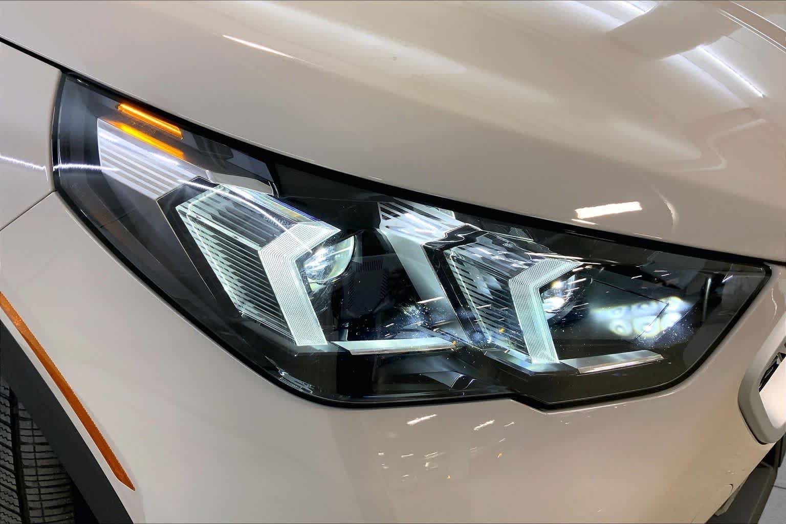 Used 2026 Dune Grey Metallic BMW xDrive28i image 27