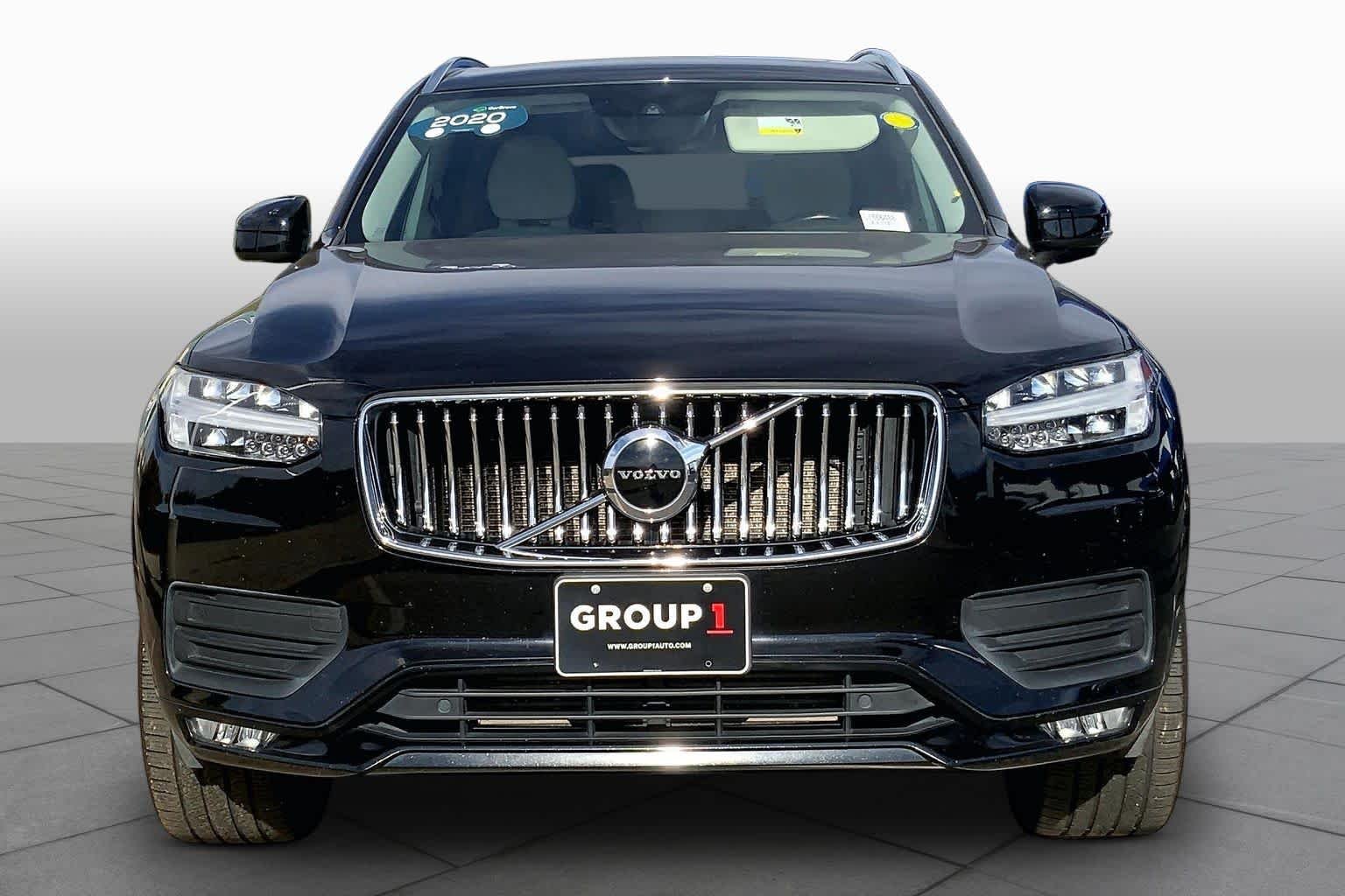 Used 2020 Onyx Black Metallic Volvo Momentum image 4