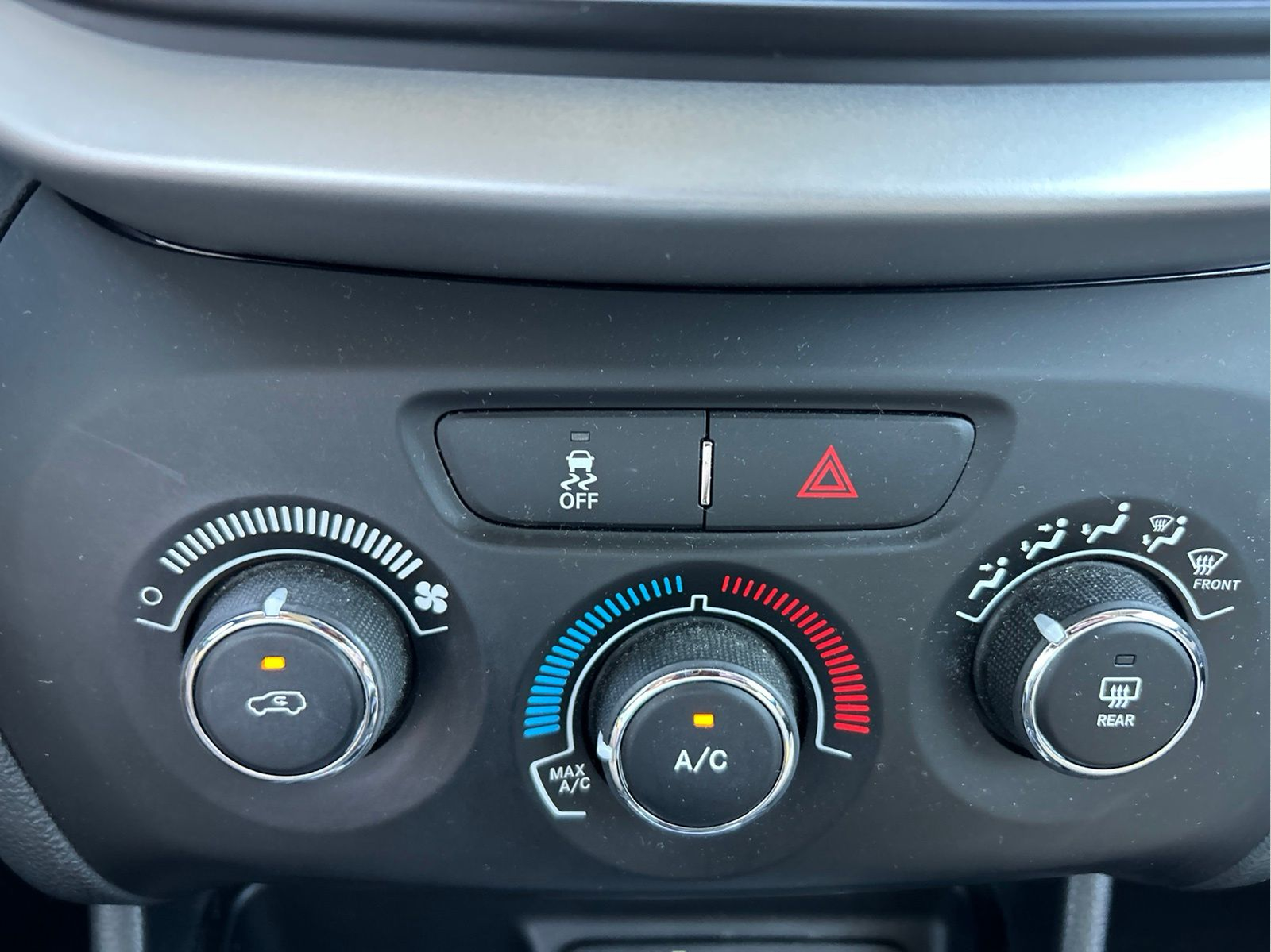 Used 2015 White Jeep Sport image 29