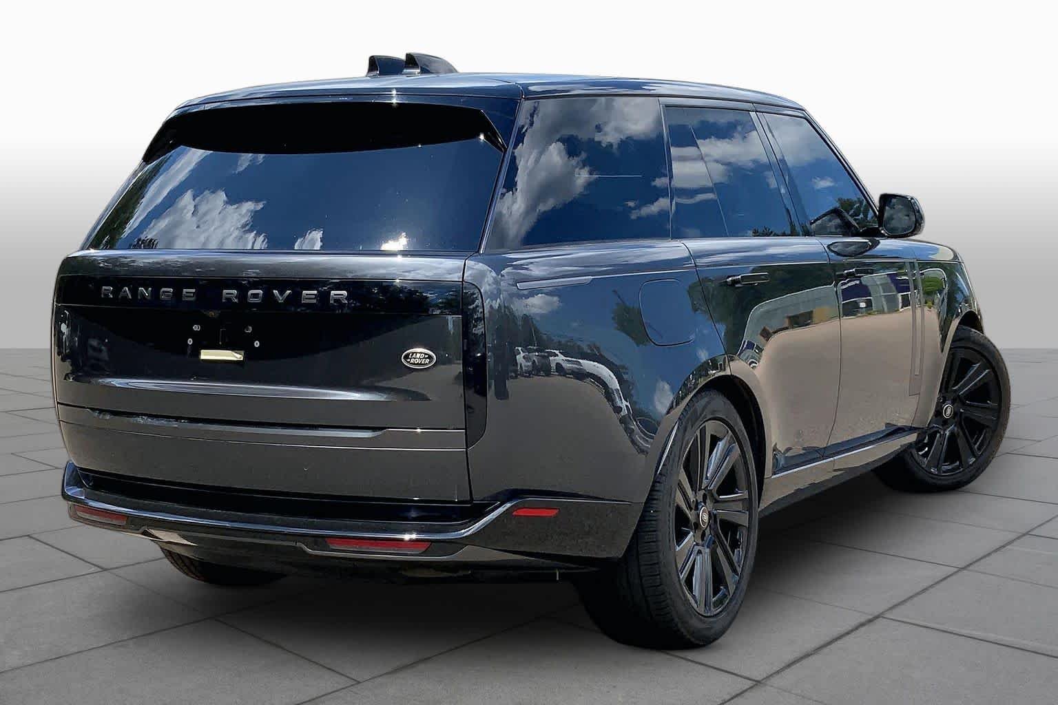 Used 2023 Carpathian Grey Premium Metallic Land Rover SE image 12