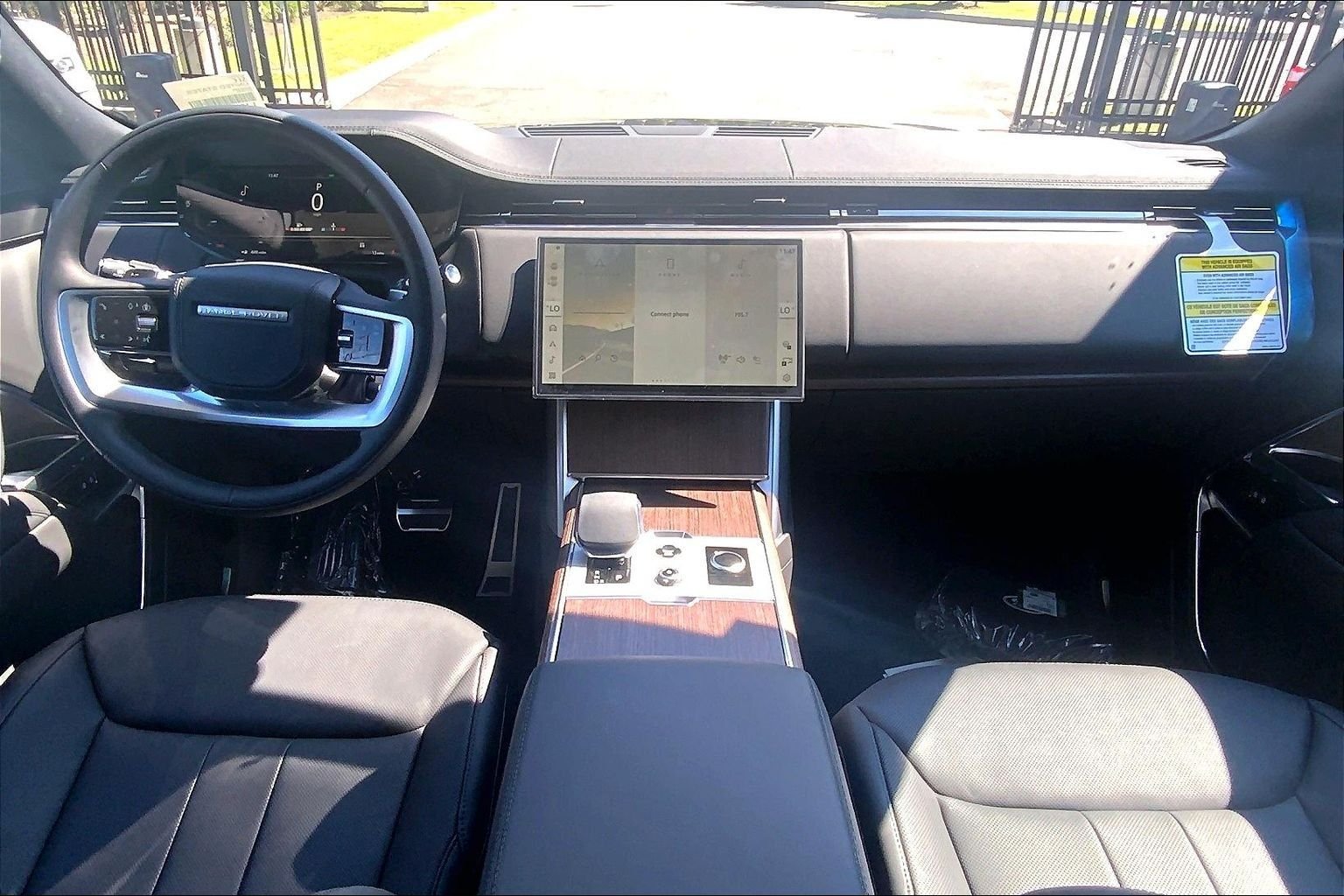 New 2027 Santorini Black Land Rover SE image 5