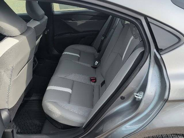 2026 Toyota Camry SE - Photo 13