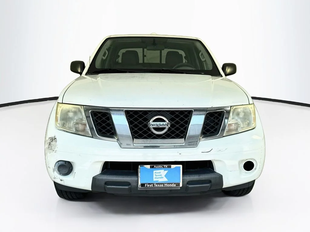 Used 2014 Glacier White Nissan SV image 2