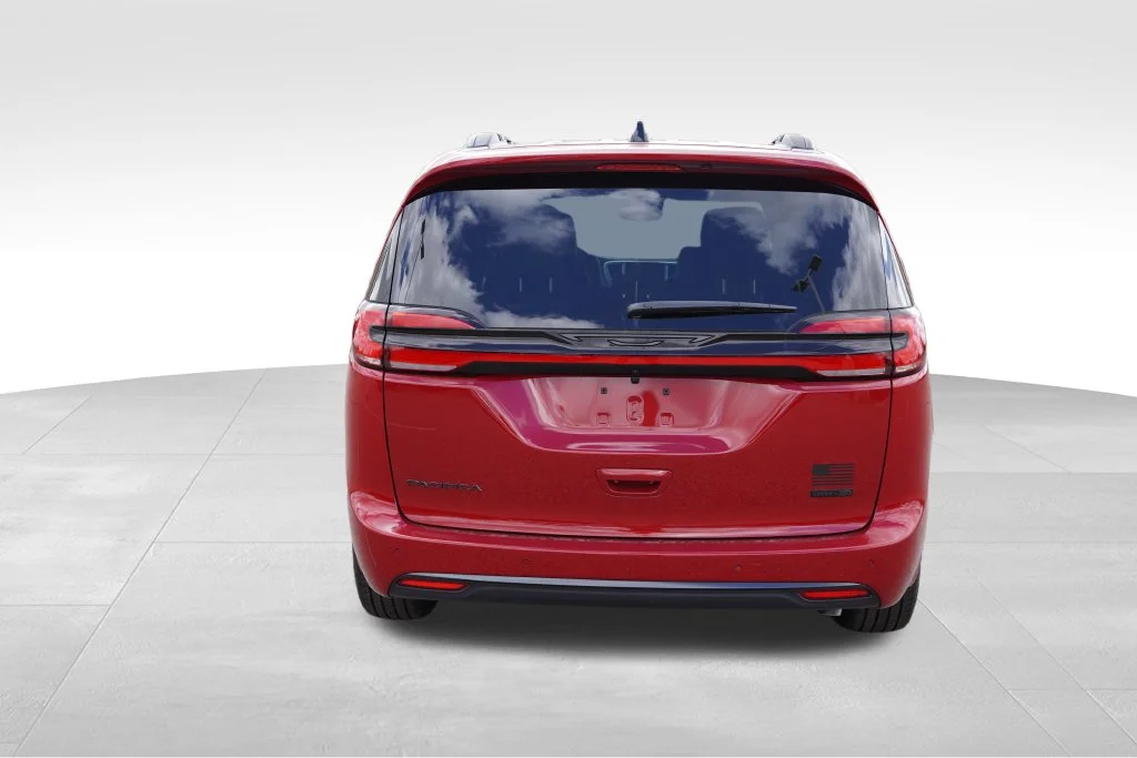 New 2027 Red Hot Pearl-Coat Paint Chrysler Select image 4