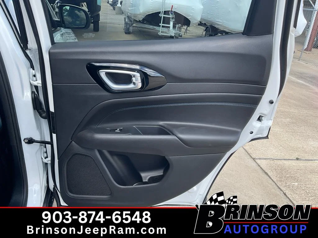 New 2026 Bright White Clearcoat Jeep Latitude Altitude image 10
