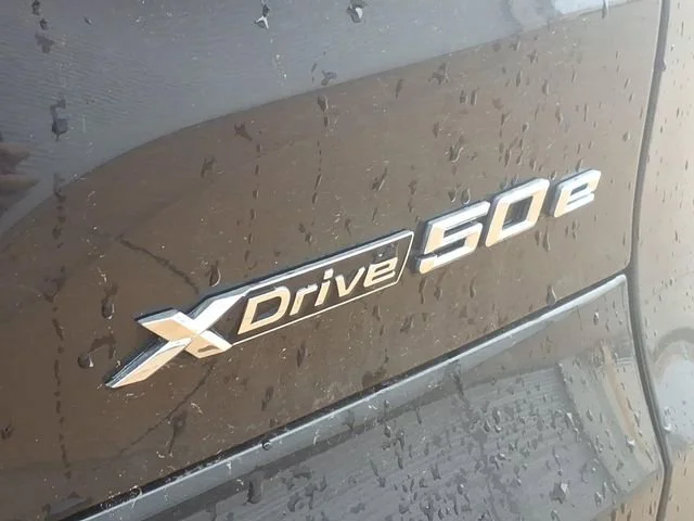 Used 2025  BMW xDrive50e image 28