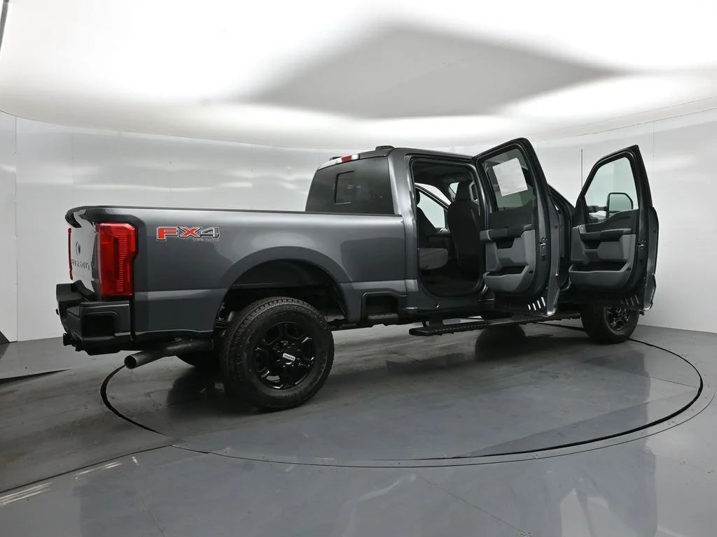 New 2026 Gray Ford XL image 5