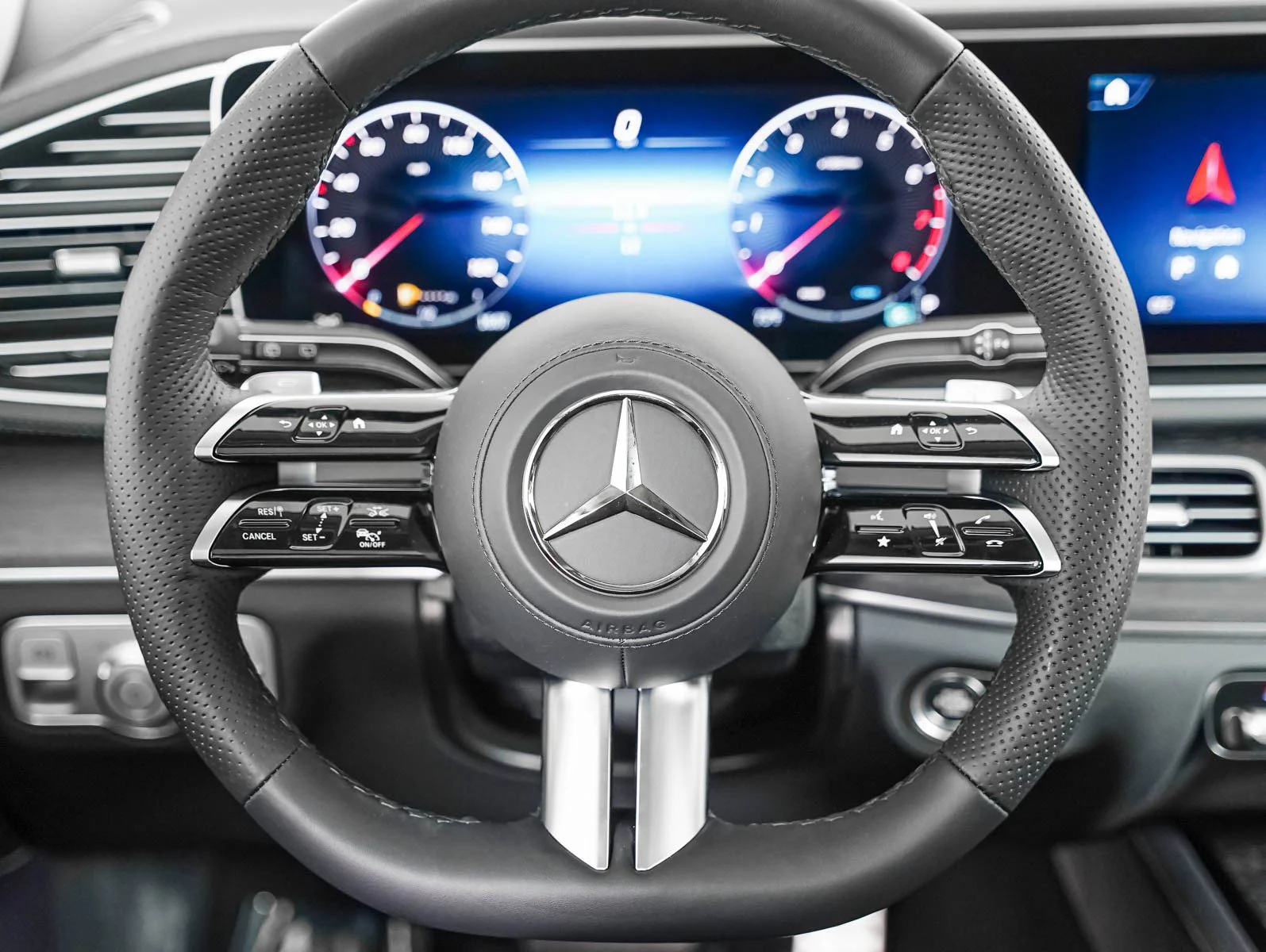 New 2026 Polar White Mercedes-Benz 4MATIC® image 16