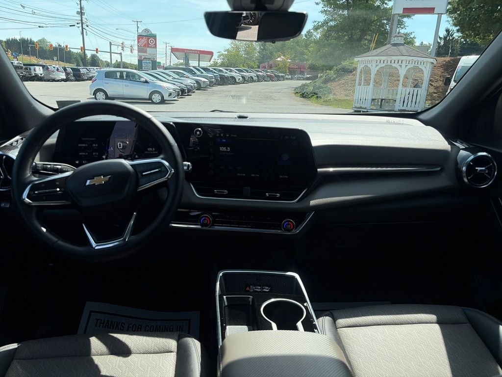 Used 2025 White Chevrolet LT image 13