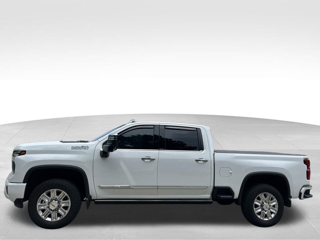 Used 2024 White Chevrolet High Country image 2