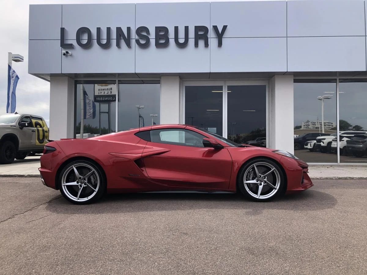 Used 2025 Red Chevrolet 2dr E-Ray Cpe w/2LZ image 2