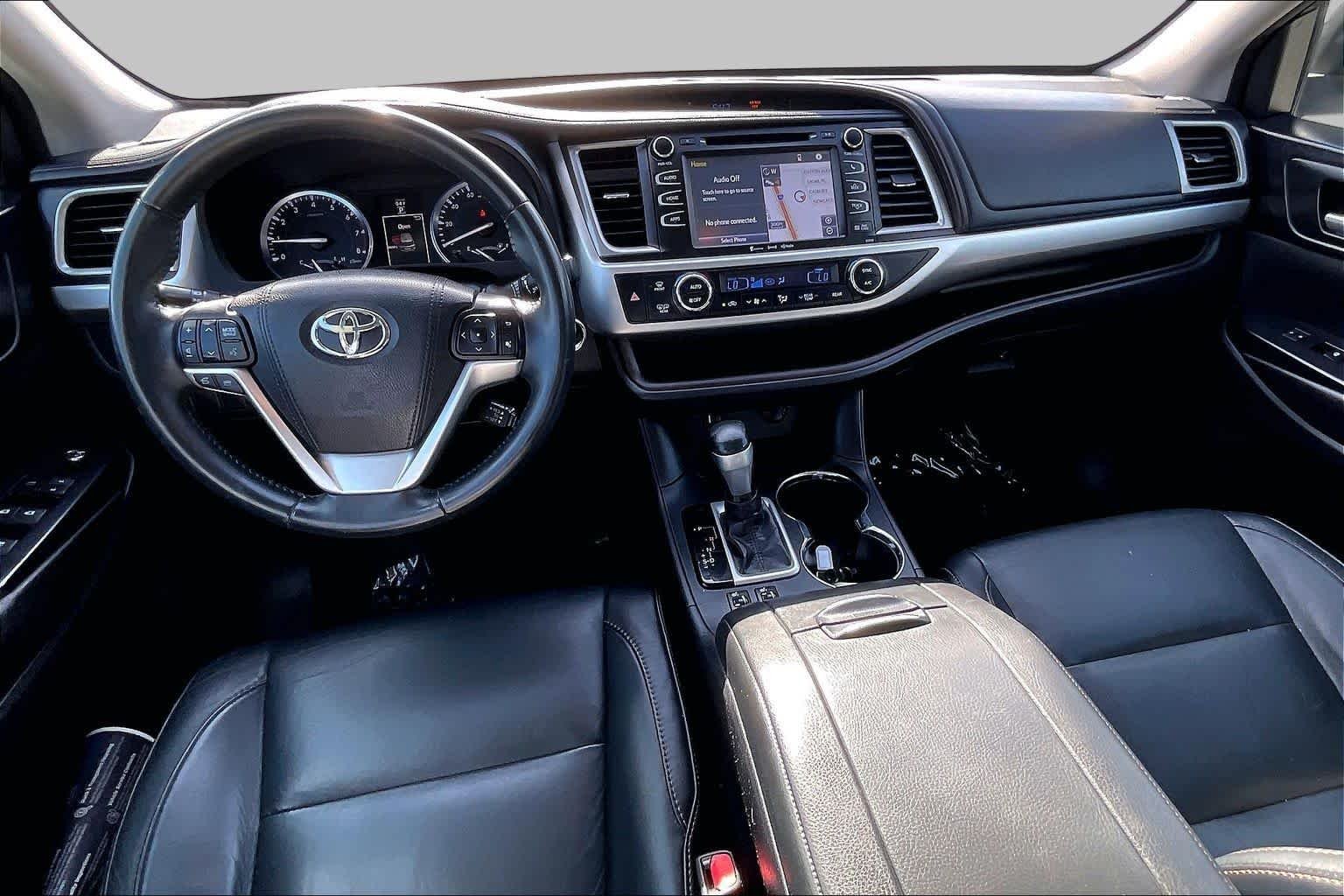 Used 2016 Blizzard Pearl Toyota XLE image 16