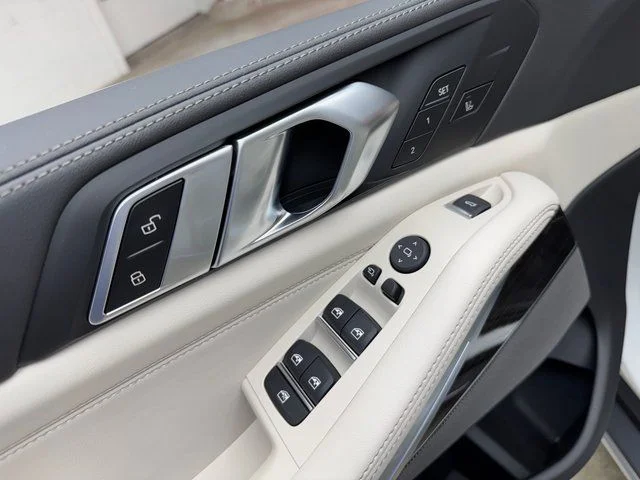 Used 2026 White BMW xDrive40i image 11