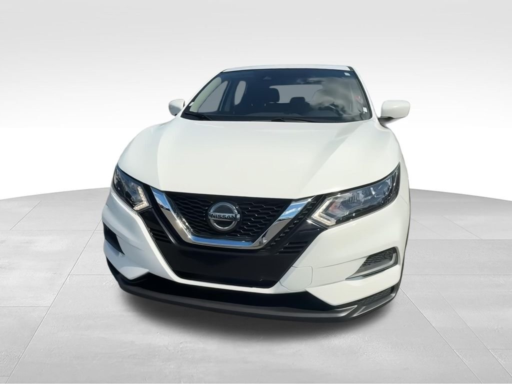 Used 2021 White Nissan S image 3