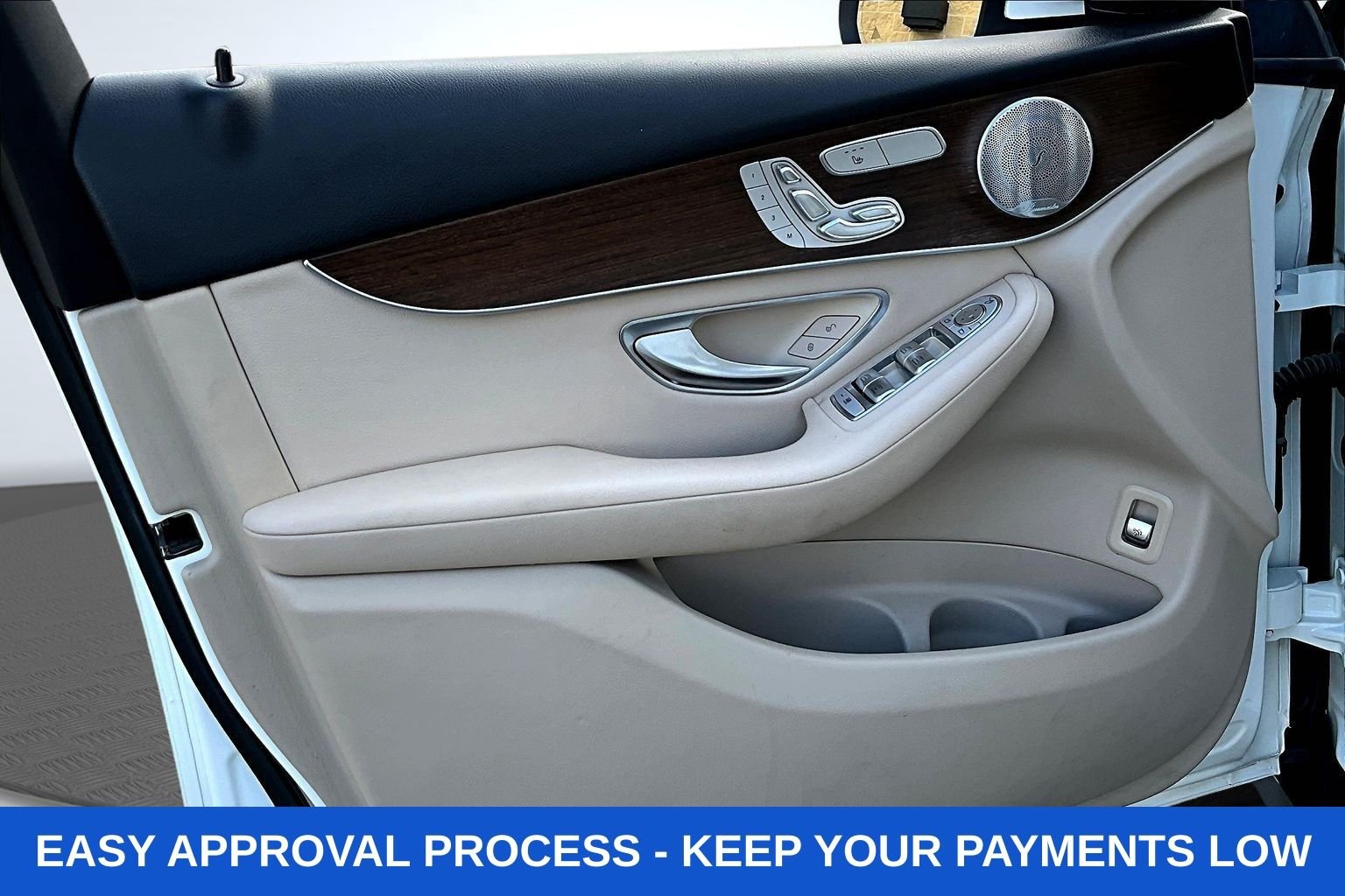 Used 2020 White Mercedes-Benz GLC 300 image 21