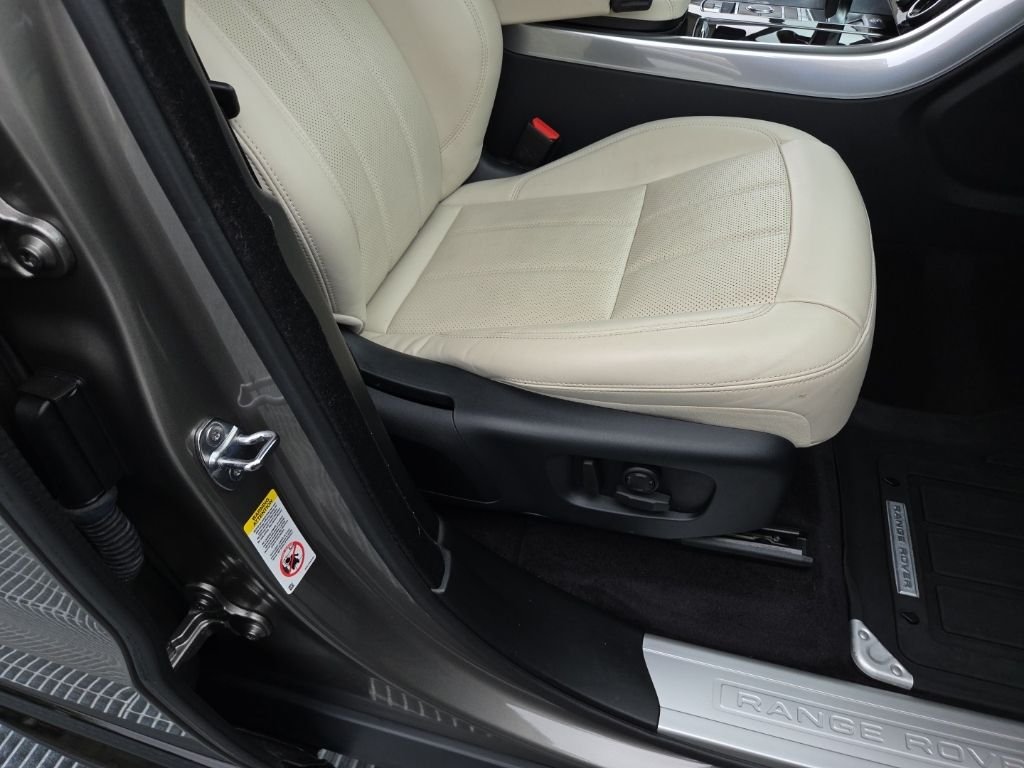 Used 2020 Silicon Silver Premium Metallic Land Rover HSE image 15