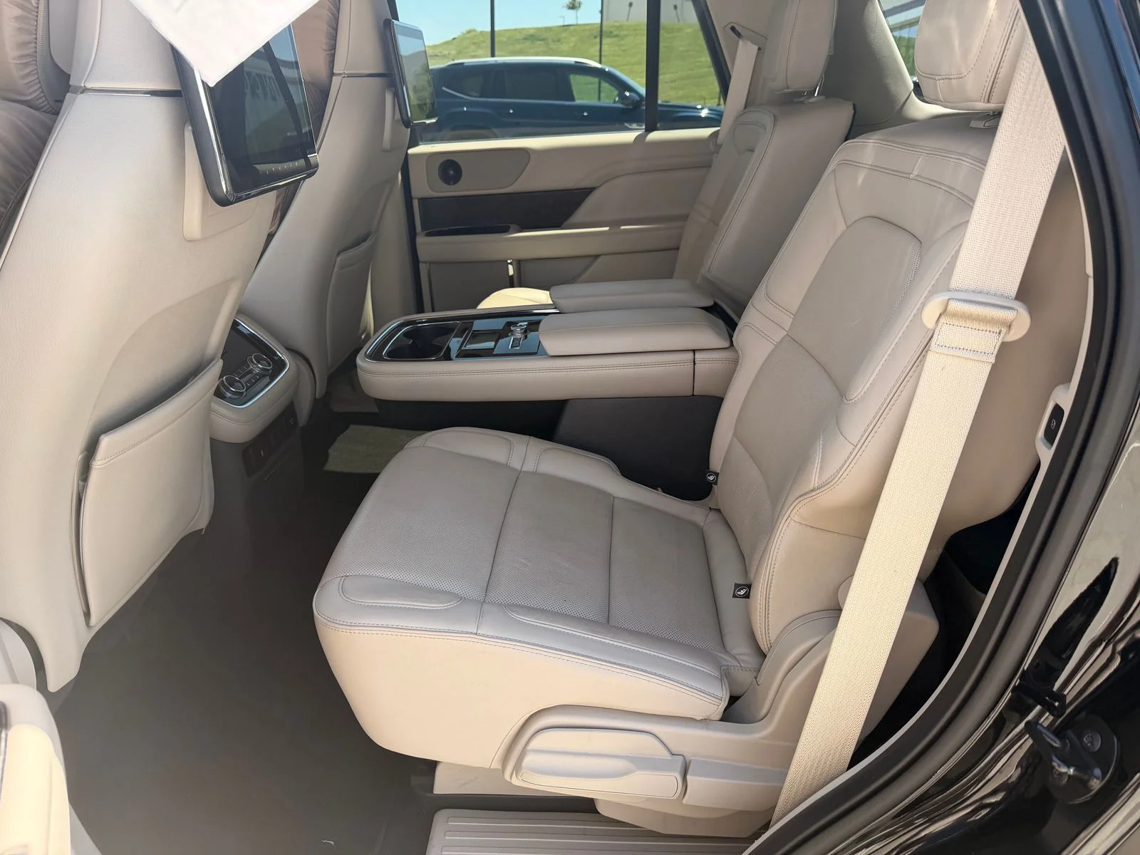Used 2019 Black Lincoln Reserve image 6