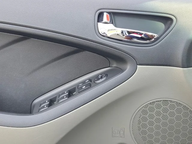 Used 2015 Silver Kia LX image 26