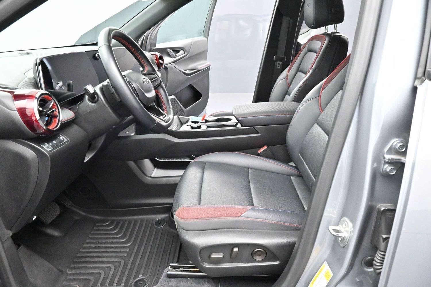 Used 2025 Sterling Gray Metallic Chevrolet FWD RS image 14