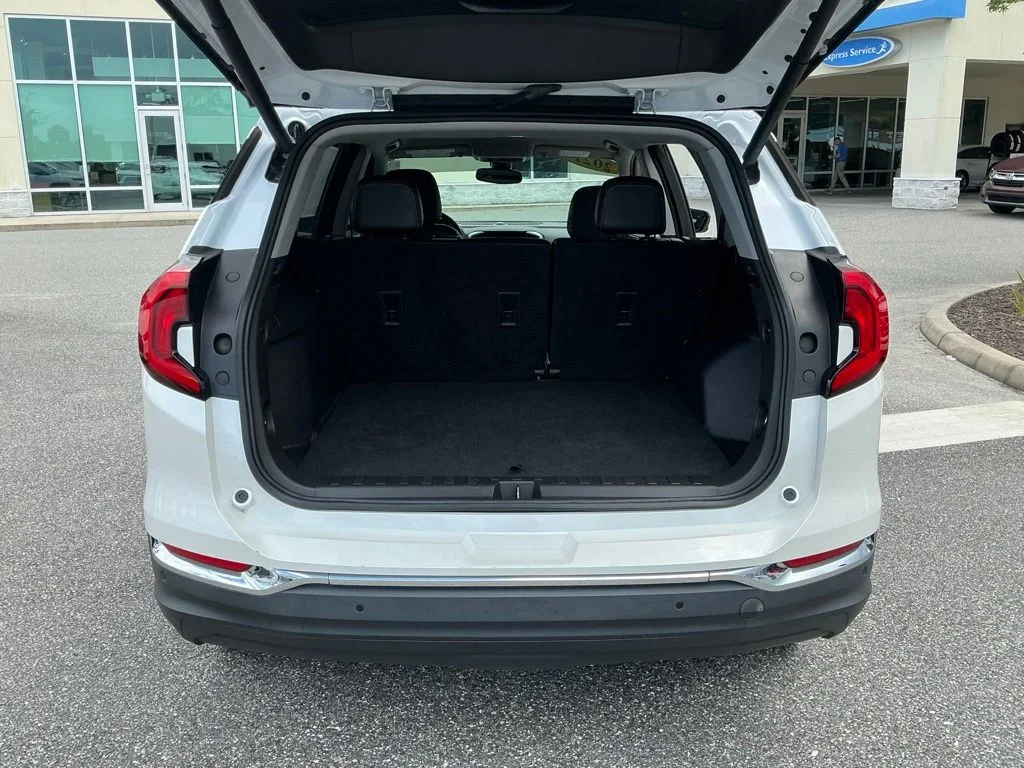 Used 2021 White GMC SLT image 27