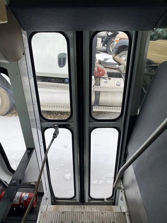 Used 2007 White Chevrolet Work Van image 21
